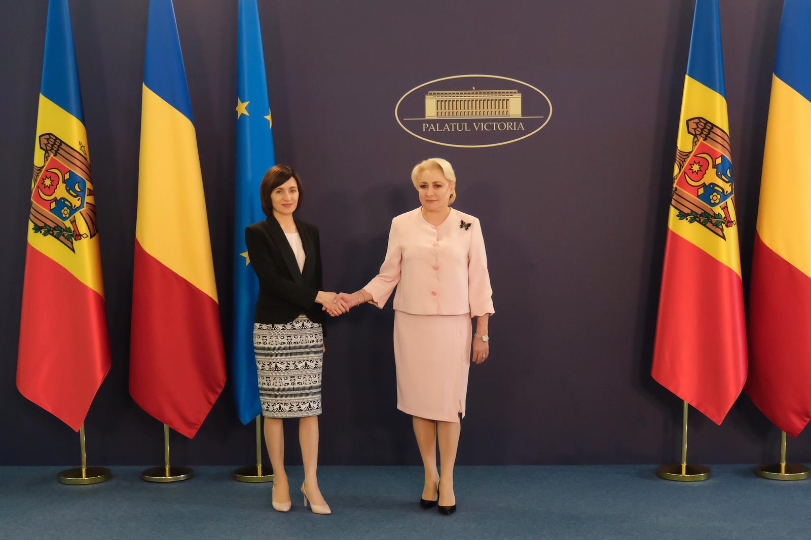 Отношения кишинев. Флаг Румынии и Молдавии. Молдова и Румыния объединение. Внешняя политика Румынии.